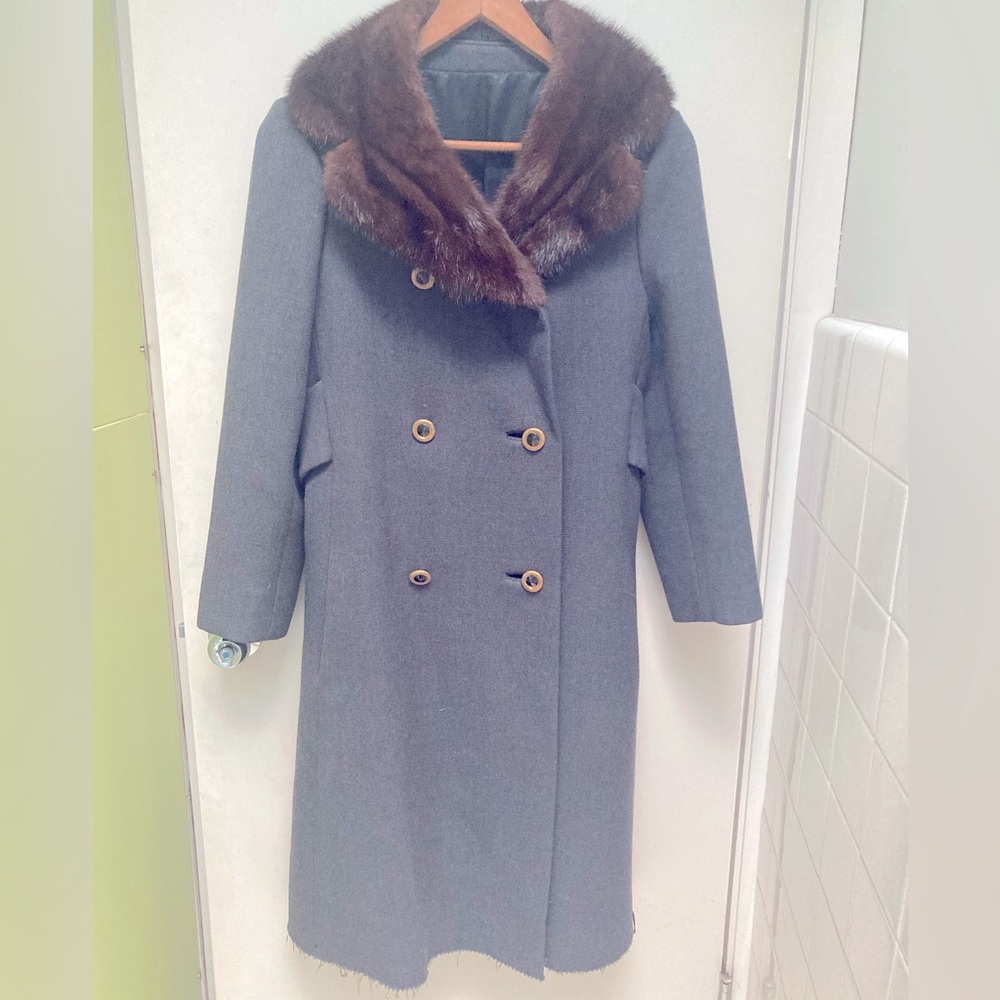 Beautiful fur collared vintage coat